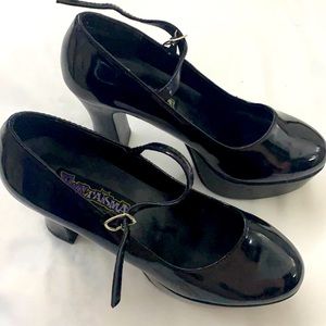 black shoes size 8 heels!